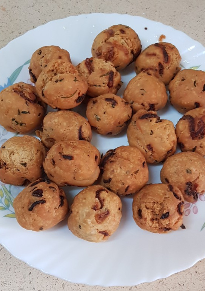 A picture of Medhu pakoda.