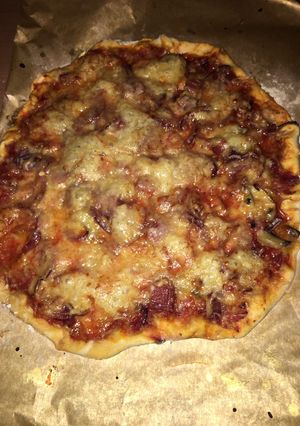 Házi pizza élesztő és sütőpor nélkül recept fotója