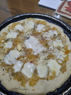 Una foto de Pizza de cebolla al curry