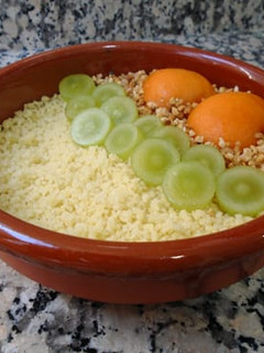 Una foto de Cuscús dulce con fruta