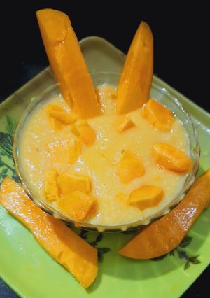 वरी तांदुळाची आमरस घालून खीर (Vari Tandulachi Aamras Kheer Recipe In Marathi) रेसिपी चे मुख्य फोटो 