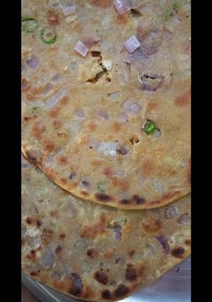 आलू और प्याज़ का पराठा (aloo aur pyaz ka paratha recipe in Hindi) रेसिपी मुख्य फोटो