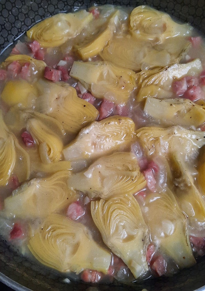 Una foto de Alcachofas con cebolla y Jamón