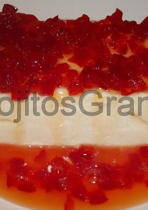 Una foto de Queso crema con pimiento en almíbar
