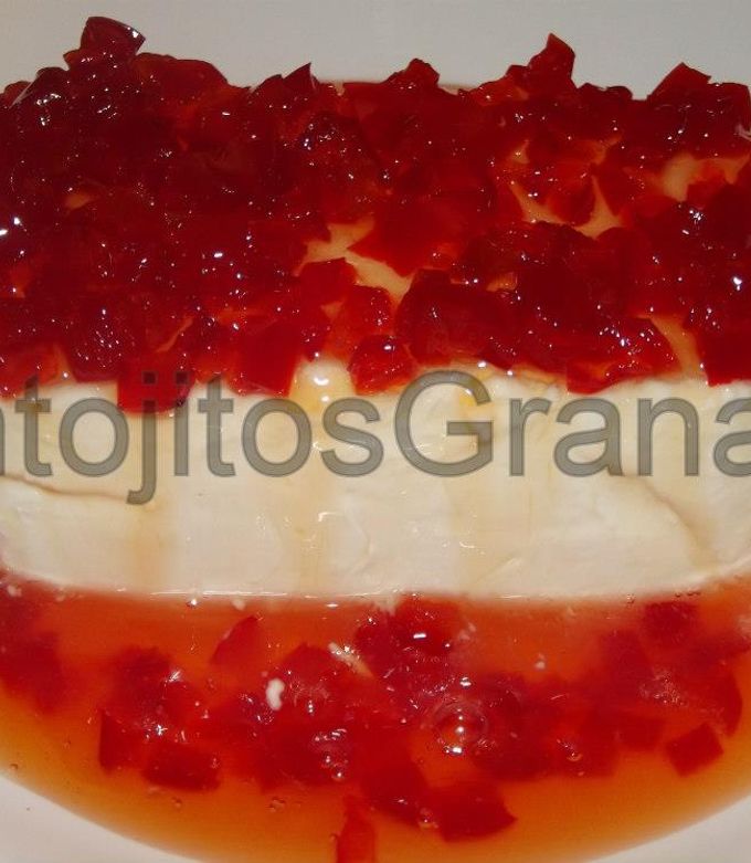 Una foto de Queso crema con pimiento en almíbar