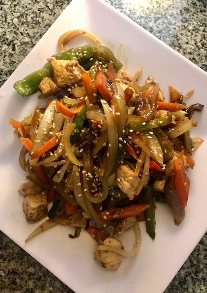 Una foto de Chop suey con pollo