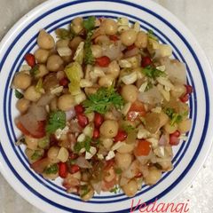 A picture of Chickpea salad.