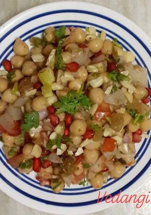 A picture of Chickpea salad.