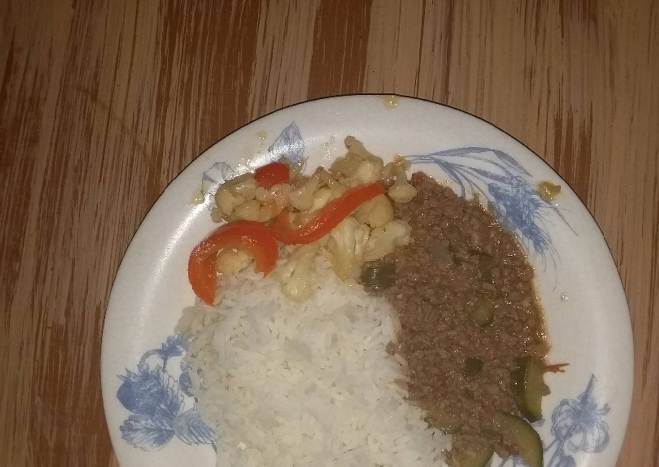 Boiled rice,minced meat &vegies
