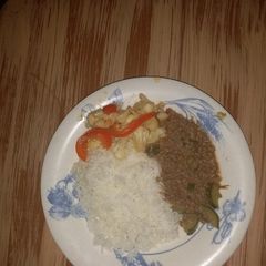 A picture of Boiled rice,minced meat &vegies.