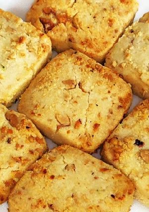 A picture of Bakery Style Crispy Cashewnut Cookies.