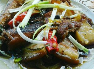 Hình của món Cá bống kho tiêu.