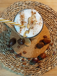 Una foto de Batido de calabaza 🎃 manzana 🍎y leche 🥤
