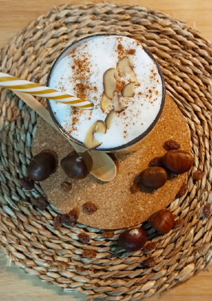 Una foto de Batido de calabaza 🎃 manzana 🍎y leche 🥤