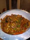 Noodles alle verdure e surimi