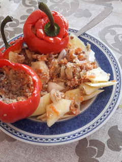 Una foto de Pimientos rellenos veganos