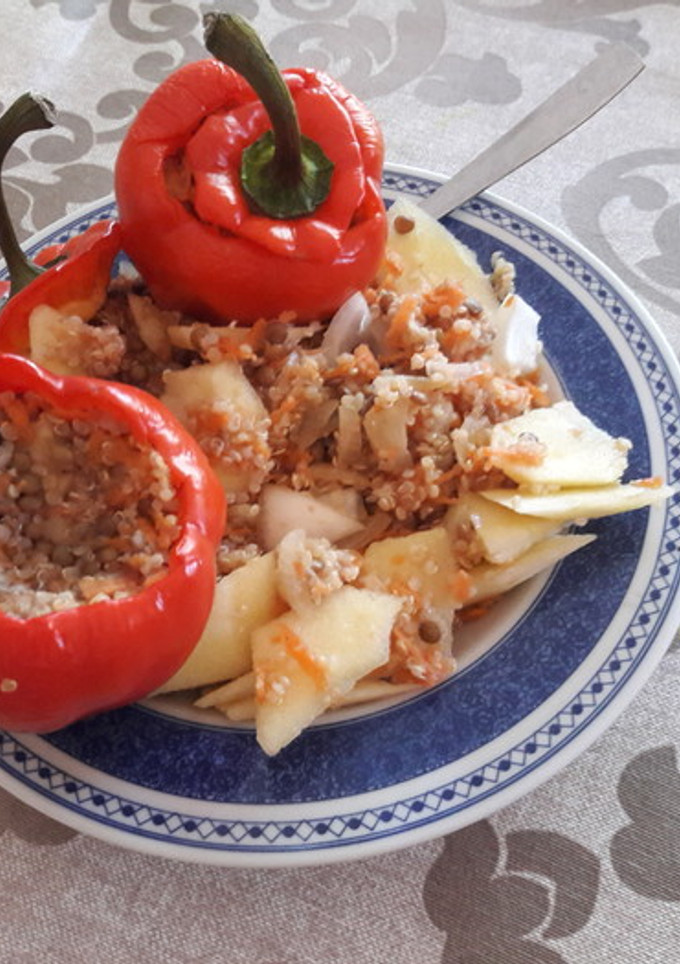 Una foto de Pimientos rellenos veganos