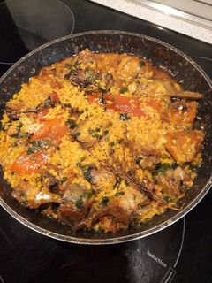 Una foto de Paella de pollo para 2