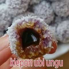 รูปของ Klepon ubi ungu