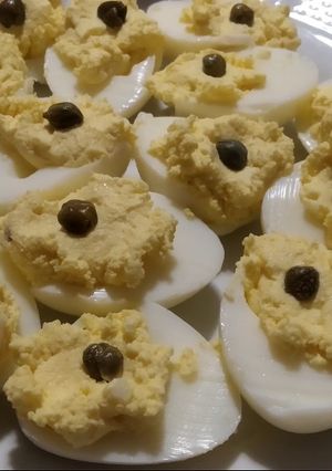 Una foto de Huevos rellenos