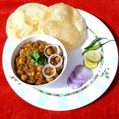 A picture of Chole Bhature.