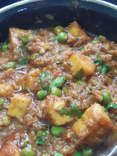 મટર પનીર (Matar paneer Recipe in Gujarati) રેસીપી મુખ્ય ફોટો