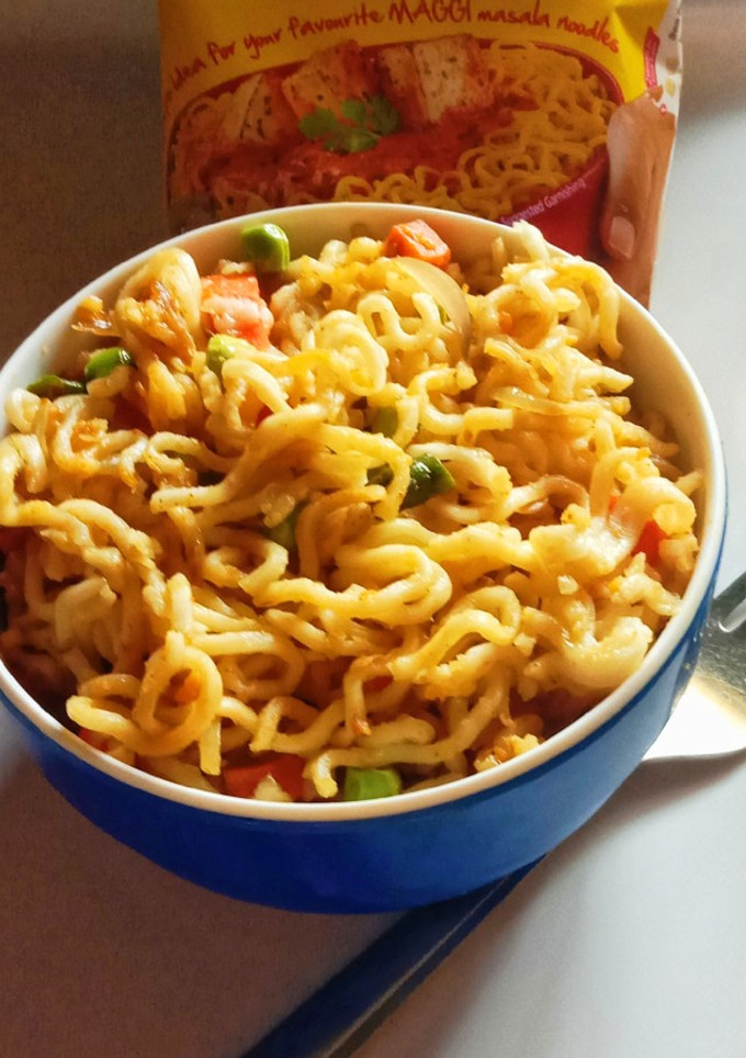 ভেজিটেবল ম্যাগি(Vegetable Maggie recipe in bengali) রেসিপির প্রধান ছবি