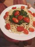 Fideos con salsa pesto