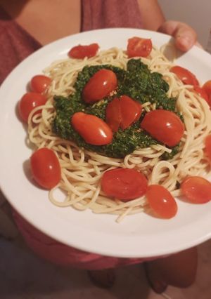 Una foto de Fideos con salsa pesto
