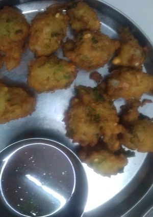 મગ ની દાળ ના ભજીયા(mung dal na bhajiya recipe in gujarati) રેસીપી મુખ્ય ફોટો