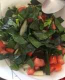 Ensalada fresca de espinacas, tomate y pepino