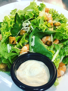 Una foto de Ensalada Caesar Camarón