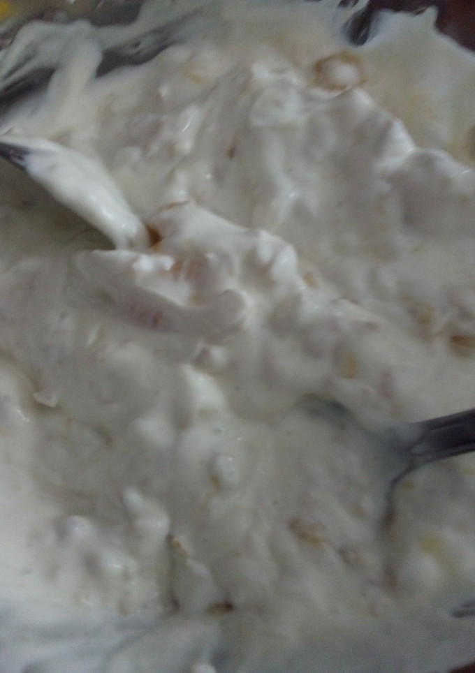 Una foto de Yogurt con miel, avena y pera