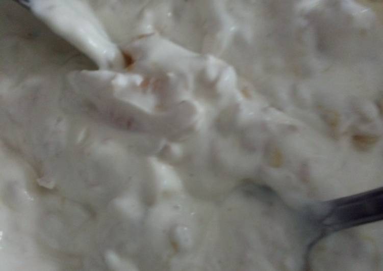 Yogurt con miel, avena y pera
