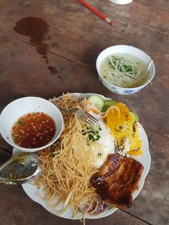 Hình của món Cơm tấm sườn bì chả chay.