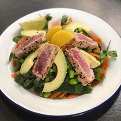 A picture of Tuna edamame avocado and pea shoot salad 🥗🇯🇵.