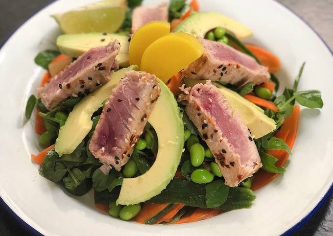 Tuna edamame avocado and pea shoot salad 🥗🇯🇵