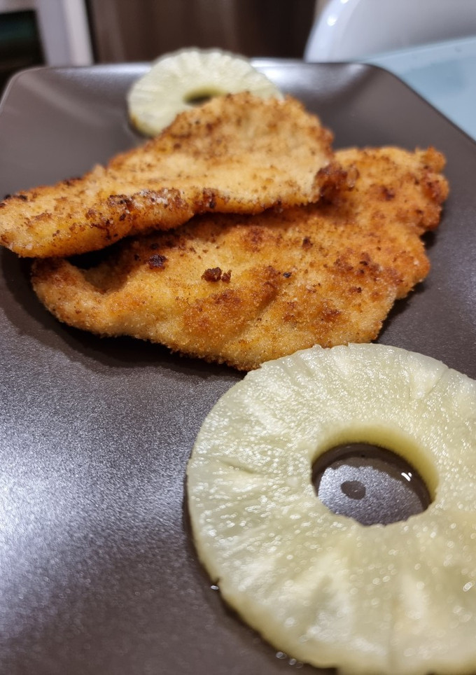 Una foto de Pechugas de pollo empanadas con piña
