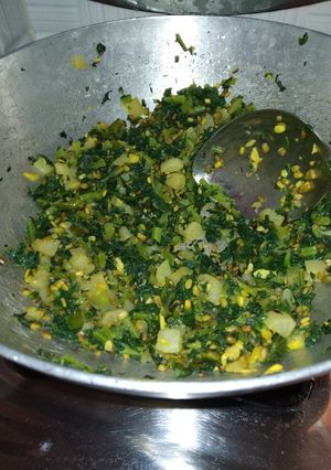 મૂળા ની ભાજી નું શાક (Mooli Bhaji Shak Recipe In Gujarati) રેસીપી મુખ્ય ફોટો