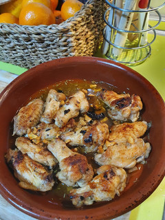 Una foto de Alitas de pollo al ajillo con cerveza