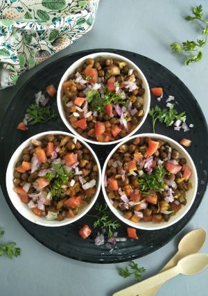 A picture of Chanaa Chaat (Brown Chickpeas Savoury Snack).