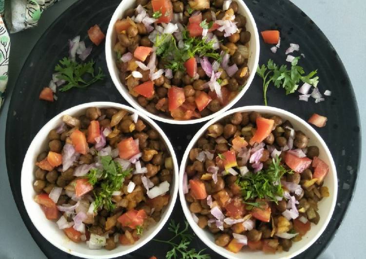 Chanaa Chaat (Brown Chickpeas Savoury Snack)