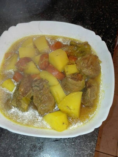 Una foto de Cordero estofado con patatas