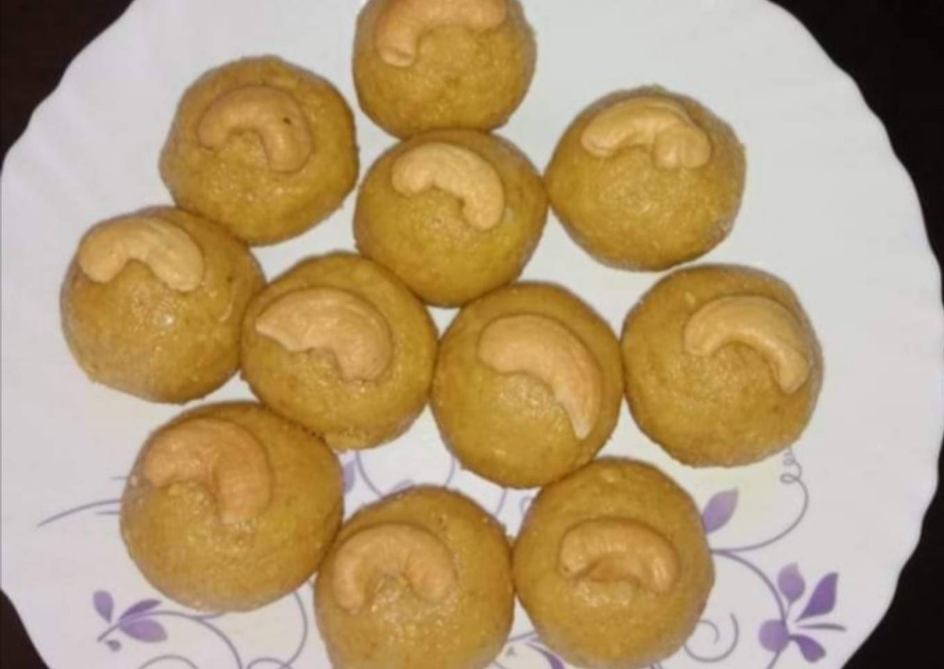 Besan ladoo
