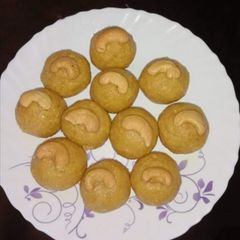 Besan ladoo A picture of Besan ladoo.