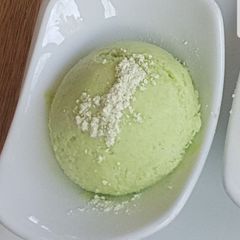 A picture of Summer pea and wasabi ice cream.