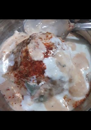 A picture of Dahi vade.