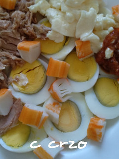 Una foto de Huevos duros con palitos de cangrejo