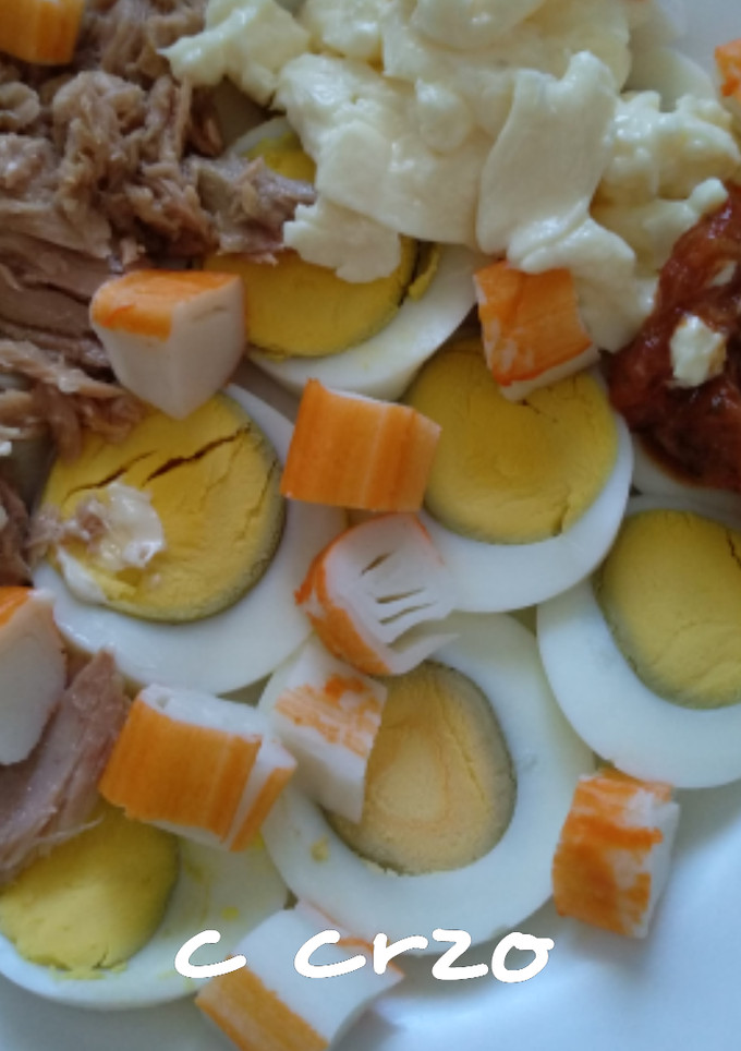 Una foto de Huevos duros con palitos de cangrejo