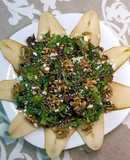 Ensalada de peras con brotes tiernos